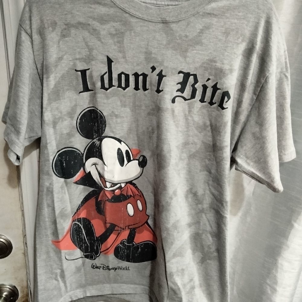 Original Vintage DisneylandΒ DisneyβMickey Mouse I DONβT BITE Adult T-SHIRT
